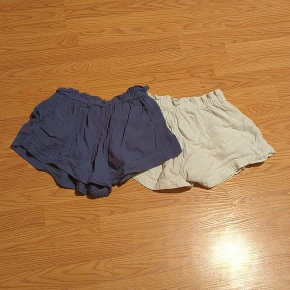 $15 Sale!!! Bundle of two Roxy lounge/beach shorts - Picture 4 of 4